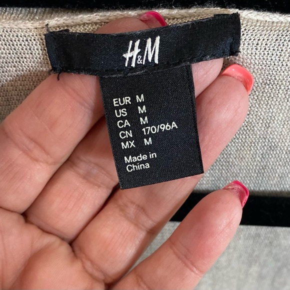 H&M- Oatmeal Dolman Sleeve Cardigan size Medium - Picture 6 of 6